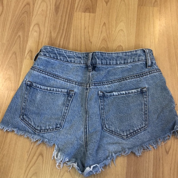 Medium wash pacsun high waisted festival shorts, size 25 - Picture 2 of 2